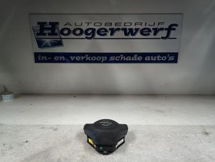 Używane Poduszka powietrzna lewa (kierownica) Opel Corsa D 1.4 16V Twinport Cena € 20,00 Procedura marży oferowane przez Autobedrijf Hoogerwerf