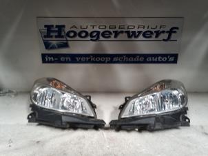 Used Headlight, left Renault Clio III (BR/CR) 1.5 dCi 70 Price € 70,00 Margin scheme offered by Autobedrijf Hoogerwerf