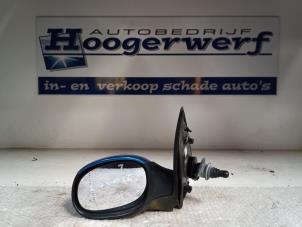 Usagé Rétroviseur extérieur gauche Peugeot 206 (2A/C/H/J/S) 1.4 XR,XS,XT,Gentry Prix € 30,00 Règlement à la marge proposé par Autobedrijf Hoogerwerf