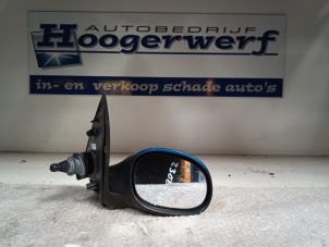Usagé Rétroviseur extérieur droit Peugeot 206 (2A/C/H/J/S) 1.4 XR,XS,XT,Gentry Prix € 30,00 Règlement à la marge proposé par Autobedrijf Hoogerwerf