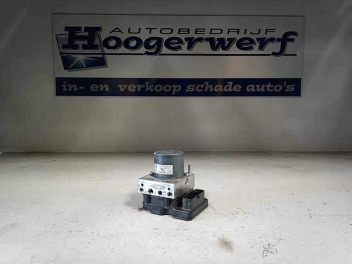 Begagnade ABS-pump Peugeot Partner (GC/GF/GG/GJ/GK) 1.6 BlueHDI 75 Pris € 200,00 Marginaltabell erbjuds av Autobedrijf Hoogerwerf