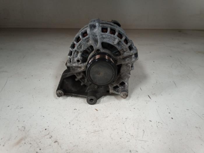 Dynamo d'un Mercedes-Benz C Estate (S205) C-180 1.6 16V BlueEfficiency 2014