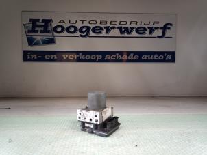Usados Bomba ABS Renault Kangoo/Grand Kangoo (KW) 1.6 16V Precio € 100,00 Norma de margen ofrecido por Autobedrijf Hoogerwerf