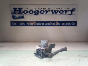 Używane Pompa ABS Renault Twingo II (CN) 1.5 dCi 75 FAP Cena € 30,00 Procedura marży oferowane przez Autobedrijf Hoogerwerf
