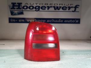 Usados Luz trasera izquierda Audi A4 (B5) 1.6 Precio € 30,00 Norma de margen ofrecido por Autobedrijf Hoogerwerf