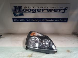 Used Headlight, right Renault Clio II (BB/CB) 1.4 16V Price € 40,00 Margin scheme offered by Autobedrijf Hoogerwerf