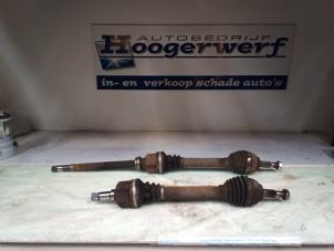 Used Front drive shaft, left Peugeot 407 (6D) 2.0 HDiF 16V Price € 40,00 Margin scheme offered by Autobedrijf Hoogerwerf