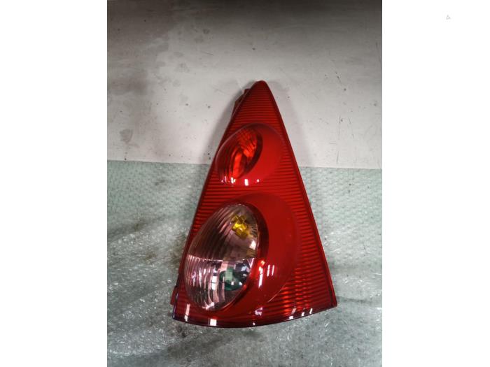 Taillight, right from a Peugeot 107 1.0 12V 2006