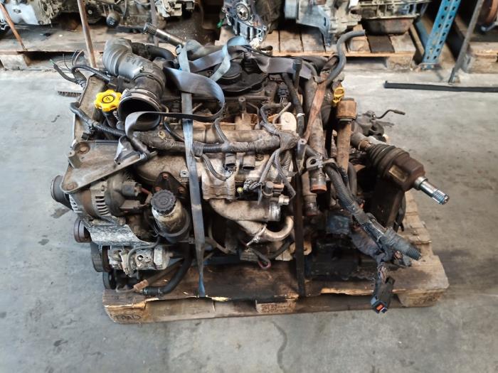 Used Engine Chrysler Voyager/Grand Voyager (RG/RS) 2.8 CRD 16V Autom. Price on request offered by Autobedrijf Hoogerwerf