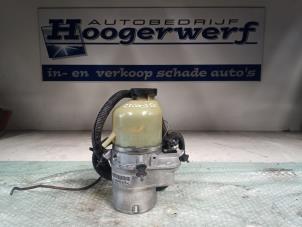 Używane Pompa wspomagania kierownicy Opel Astra H (L48) 1.6 16V Cena € 75,00 Procedura marży oferowane przez Autobedrijf Hoogerwerf