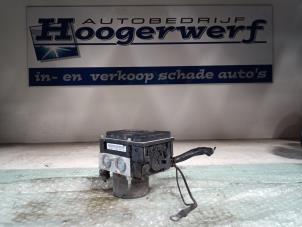 Używane Pompa ABS Nissan Micra (K12) 1.2 16V Cena € 50,00 Procedura marży oferowane przez Autobedrijf Hoogerwerf