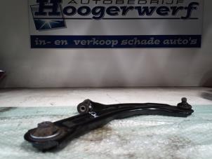 Usagé Bras de suspension avant droit Nissan Micra (K12) 1.2 16V Prix € 25,00 Règlement à la marge proposé par Autobedrijf Hoogerwerf