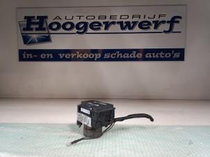 Używane Pompa ABS Nissan Micra (K12) 1.2 16V Cena € 30,00 Procedura marży oferowane przez Autobedrijf Hoogerwerf