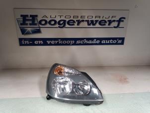 Used Headlight, right Renault Clio II (BB/CB) 1.2 16V Price € 40,00 Margin scheme offered by Autobedrijf Hoogerwerf