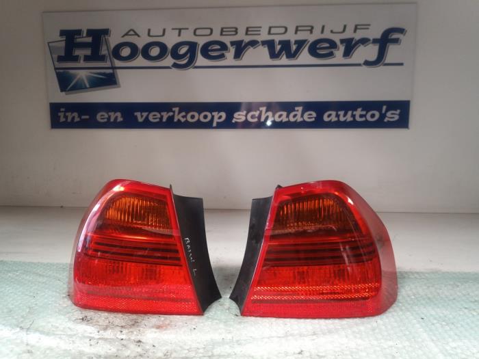 Taillight, right from a BMW 3 serie (E90) 320i 16V 2005