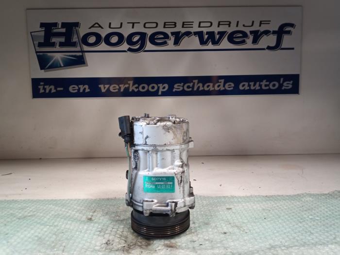 Air conditioning pump from a Volkswagen Bora (1J2) 1.6 1999