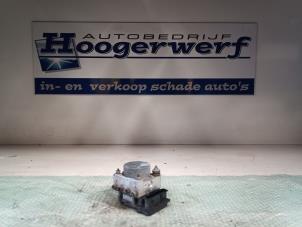 Używane Pompa ABS Renault Twingo (C06) 1.2 16V Cena € 40,00 Procedura marży oferowane przez Autobedrijf Hoogerwerf
