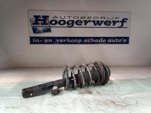 Używane Amortyzator lewy przód Peugeot 206 (2A/C/H/J/S) 1.4 XR,XS,XT,Gentry Cena € 30,00 Procedura marży oferowane przez Autobedrijf Hoogerwerf