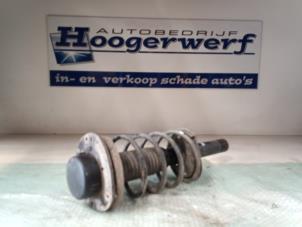 Używane Amortyzator wstrzasów prawy przód Peugeot 206 (2A/C/H/J/S) 1.4 XR,XS,XT,Gentry Cena € 30,00 Procedura marży oferowane przez Autobedrijf Hoogerwerf