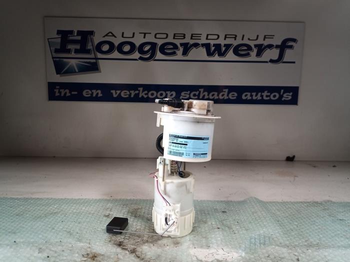 Bomba eléctrica de combustible de un Peugeot 107 1.0 12V 2011