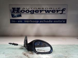 Usagé Rétroviseur droit Seat Leon (1M1) 1.9 TDI 110 Prix € 30,00 Règlement à la marge proposé par Autobedrijf Hoogerwerf