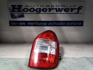 Usagé Feu arrière droit Opel Zafira (F75) 1.8 16V Prix € 25,00 Règlement à la marge proposé par Autobedrijf Hoogerwerf