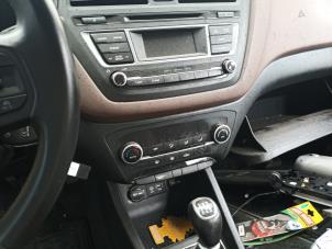 Used Air conditioning control panel Hyundai i20 (GBB) 1.2i 16V Price € 125,00 Margin scheme offered by Autobedrijf Hoogerwerf