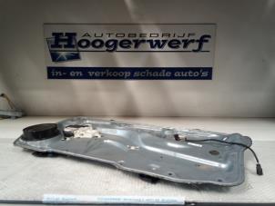 Usagé Mécanique vitre 4portes avant droite Volkswagen Golf IV (1J1) 2.0 Prix € 20,00 Règlement à la marge proposé par Autobedrijf Hoogerwerf