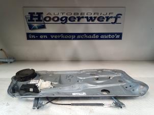 Usagé Mécanique vitre 4portes avant gauche Volkswagen Golf IV (1J1) 2.0 Prix € 20,00 Règlement à la marge proposé par Autobedrijf Hoogerwerf