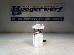 Usados Bomba eléctrica de combustible Volvo V40 (MV) 2.0 T3 16V Precio € 50,00 Norma de margen ofrecido por Autobedrijf Hoogerwerf