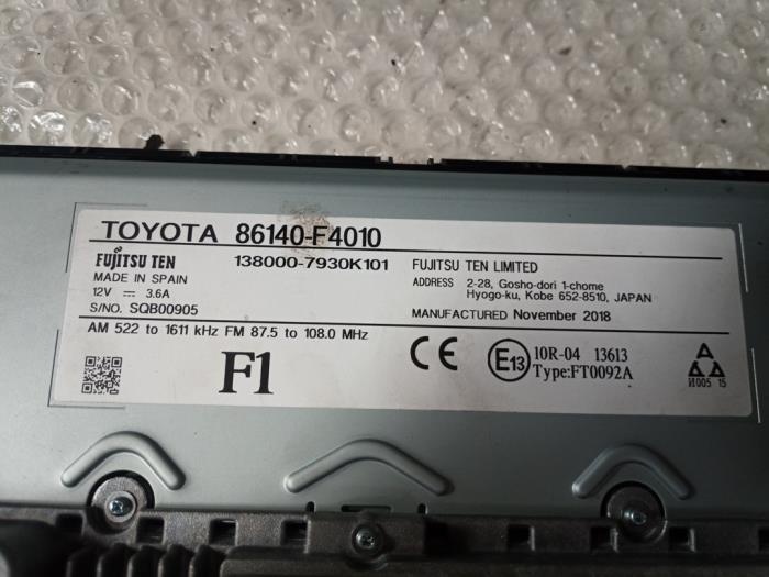 Radio from a Toyota C-HR (X1,X5) 1.8 16V Hybrid 2019