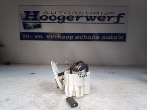 Used Petrol pump Opel Astra H (L48) 1.6 16V Twinport Price € 25,00 Margin scheme offered by Autobedrijf Hoogerwerf