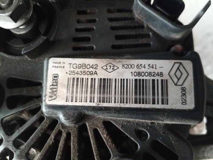 Dynamo from a Renault Clio III (BR/CR) 1.2 16V 75 2008
