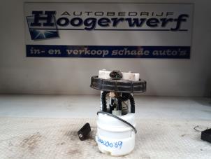 Used Electric fuel pump Renault Clio IV (5R) 0.9 Energy TCE 90 12V Price € 50,00 Margin scheme offered by Autobedrijf Hoogerwerf