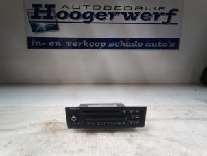 Usados Reproductor de CD y radio BMW 1 serie (E81) 120d 16V Precio € 30,00 Norma de margen ofrecido por Autobedrijf Hoogerwerf