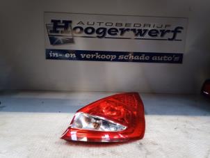 Usados Luz trasera derecha Ford Fiesta 6 (JA8) 1.25 16V Precio € 30,00 Norma de margen ofrecido por Autobedrijf Hoogerwerf