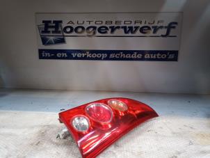 Usagé Feu arrière droit Mazda Premacy 1.8 16V Prix € 25,00 Règlement à la marge proposé par Autobedrijf Hoogerwerf