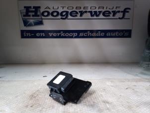 Używane Modul hamulca postojowego Renault Clio IV (5R) 1.5 dCi 90 FAP Cena € 50,00 Procedura marży oferowane przez Autobedrijf Hoogerwerf