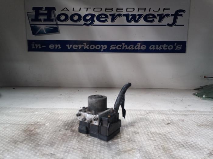 Usagé Pompe ABS Mazda 3 Sport (BK) 1.6i 16V Prix € 30,00 Règlement à la marge proposé par Autobedrijf Hoogerwerf