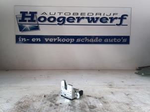 Usagé Serrure de coffre Volkswagen Up! (121) 1.0 TSI 12V Prix € 14,99 Règlement à la marge proposé par Autobedrijf Hoogerwerf