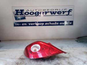 Usagé Feu arrière gauche Opel Corsa D 1.4 16V Twinport Prix € 20,00 Règlement à la marge proposé par Autobedrijf Hoogerwerf