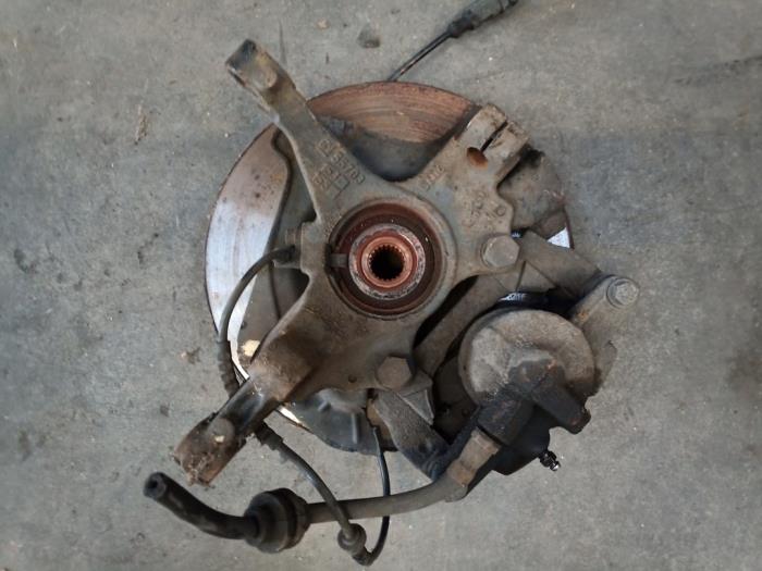 Begagnade Spindel, höger fram Opel Corsa D 1.4 16V Twinport Pris € 15,00 Marginaltabell erbjuds av Autobedrijf Hoogerwerf