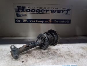 Używane Amortyzator lewy przód Mercedes C Sportcoupé (C203) 1.8 C-180K 16V Cena € 35,00 Procedura marży oferowane przez Autobedrijf Hoogerwerf