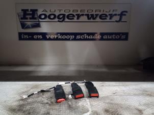 Usagé Attache ceinture arrière central Nissan Pulsar (C13) 1.2 DIG-T 16V Prix € 50,00 Règlement à la marge proposé par Autobedrijf Hoogerwerf