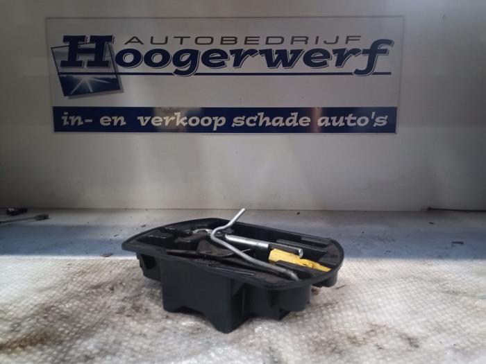 Begagnade Domkraftsset Peugeot 308 (L3/L8/LB/LH/LP) 1.6 BlueHDi 120 Pris € 25,00 Marginaltabell erbjuds av Autobedrijf Hoogerwerf