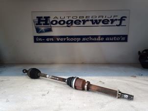 Used Front drive shaft, right Renault Clio III (BR/CR) 1.2 16V TCe 100 Price € 25,00 Margin scheme offered by Autobedrijf Hoogerwerf