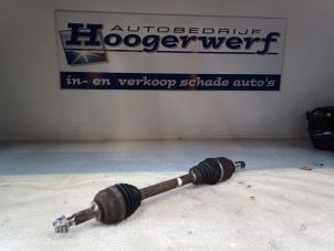 Used Front drive shaft, left Renault Clio III (BR/CR) 1.2 16V TCe 100 Price € 25,00 Margin scheme offered by Autobedrijf Hoogerwerf