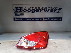 Używane Tylne swiatlo pozycyjne prawe Ford Fiesta 6 (JA8) 1.0 Ti-VCT 12V 65 Cena € 20,00 Procedura marży oferowane przez Autobedrijf Hoogerwerf