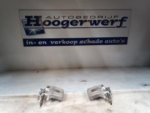Używane Zacisk hamulcowy lewy tyl Volkswagen Golf IV (1J1) 1.9 TDI 130 Cena € 40,00 Procedura marży oferowane przez Autobedrijf Hoogerwerf