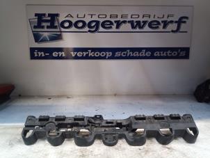 Used Rear bumper bracket central Renault Clio IV (5R) 0.9 Energy TCE 90 12V Price € 20,00 Margin scheme offered by Autobedrijf Hoogerwerf
